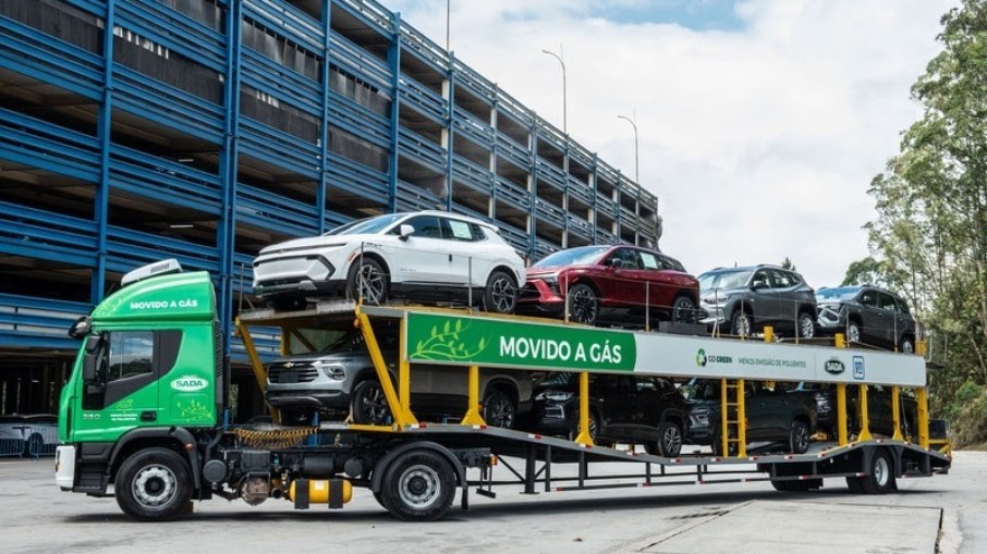 GM inova com Caminhões GNV para transporte de veículos novos